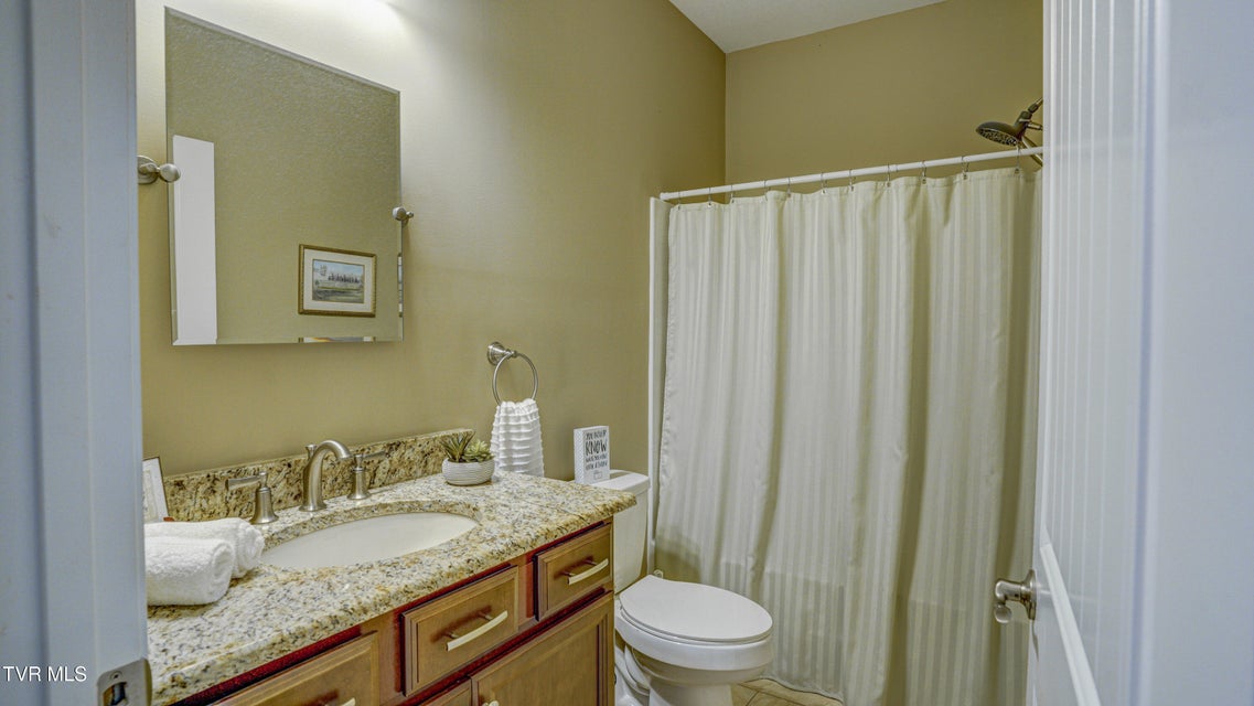 Photo #37: 465 Grovemont Place