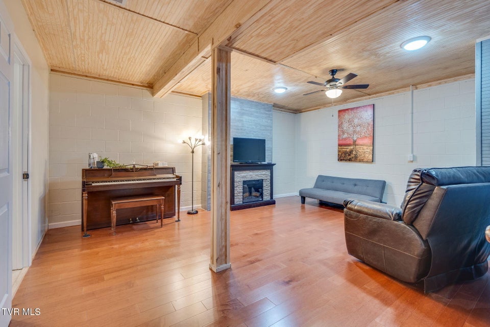 Photo #26: 168 Regency Drive