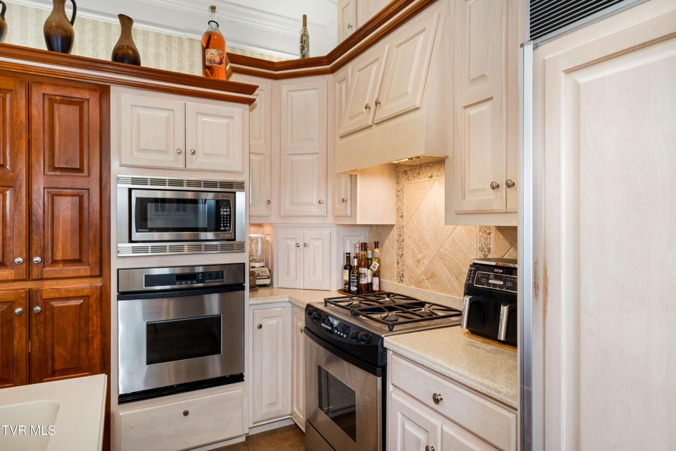Photo #19: 105 Black Thorn Drive