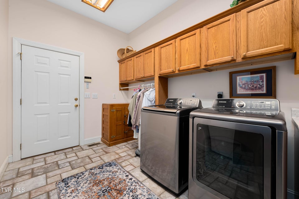 Photo #37: 105 Black Thorn Drive