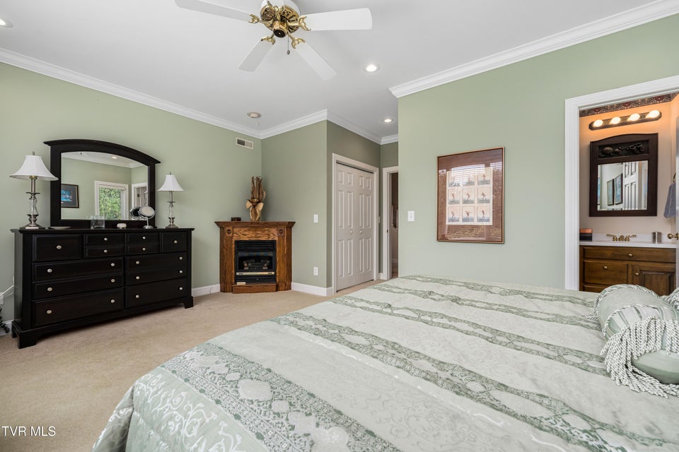 Photo #53: 105 Black Thorn Drive