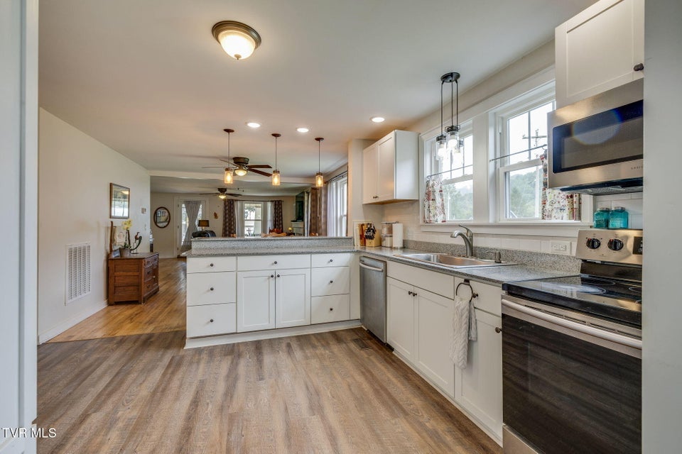 Photo #14: 205 Willow Street