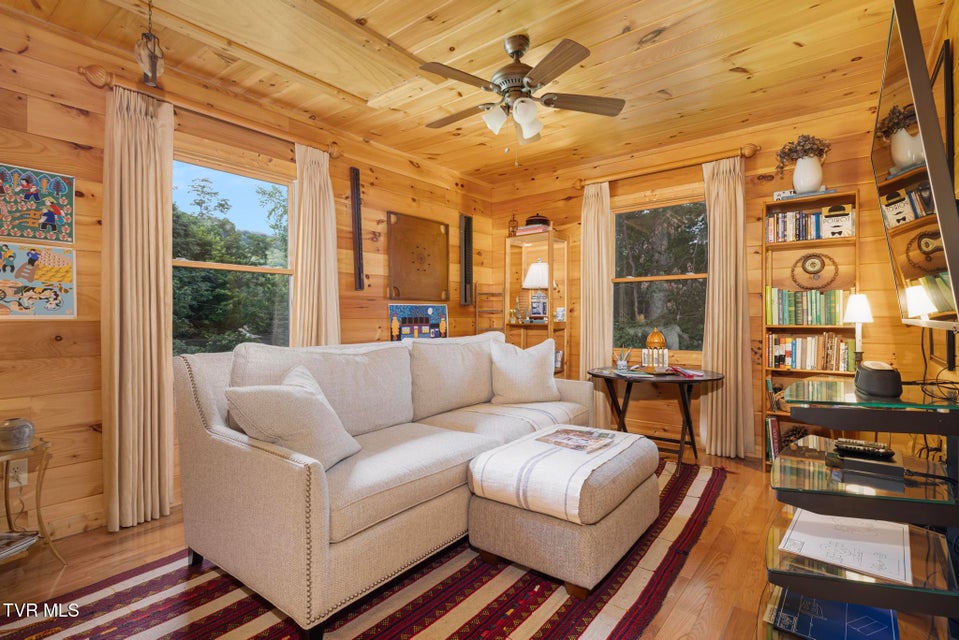 Photo #32: 264 Roanwood Road