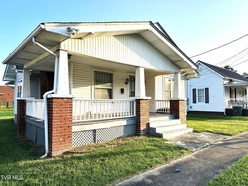 Photo #3: 210 Cottage Avenue
