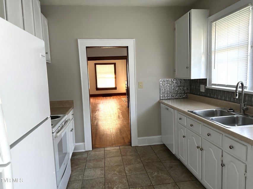 Photo #19: 210 Cottage Avenue