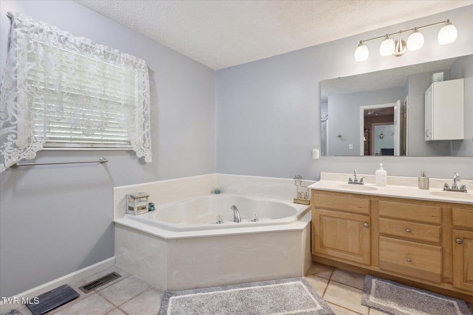 Photo #14: 7717 Greenbriar Road