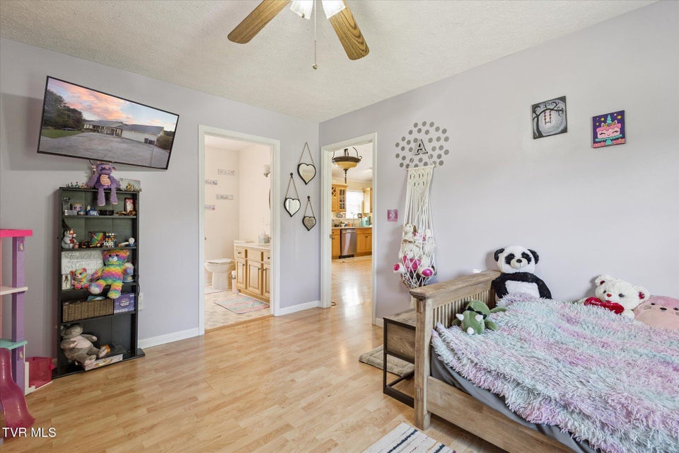 Photo #19: 7717 Greenbriar Road