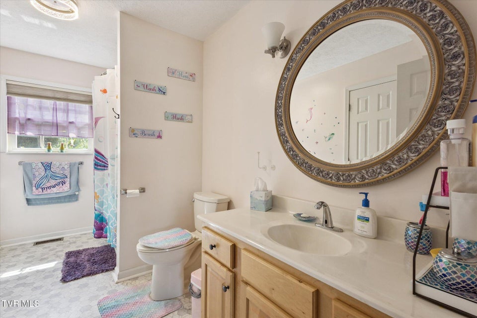 Photo #22: 7717 Greenbriar Road