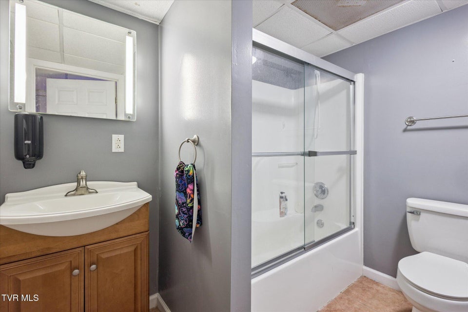 Photo #41: 7717 Greenbriar Road