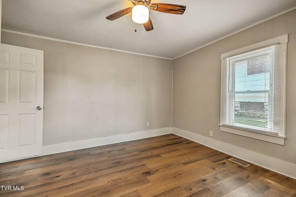 Photo #11: 1433 Miller Street