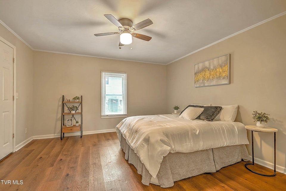 Photo #15: 1433 Miller Street