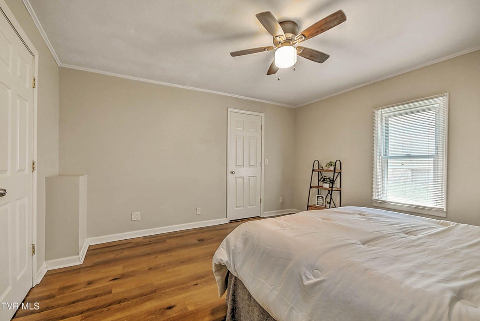 Photo #16: 1433 Miller Street