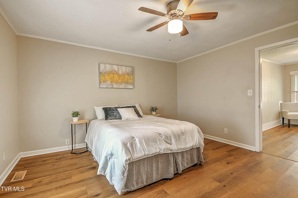 Photo #18: 1433 Miller Street