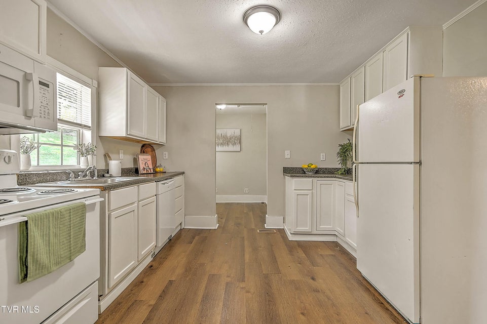 Photo #21: 1433 Miller Street