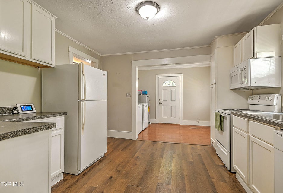 Photo #26: 1433 Miller Street