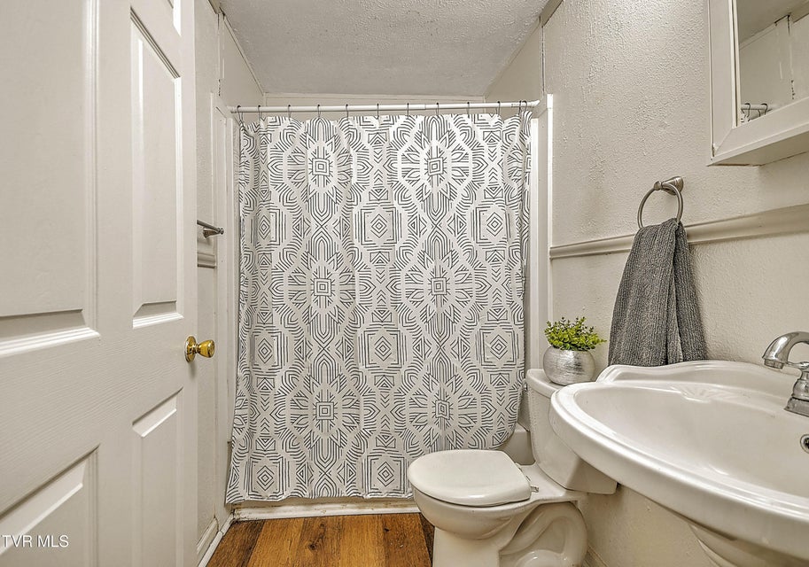 Photo #28: 1433 Miller Street