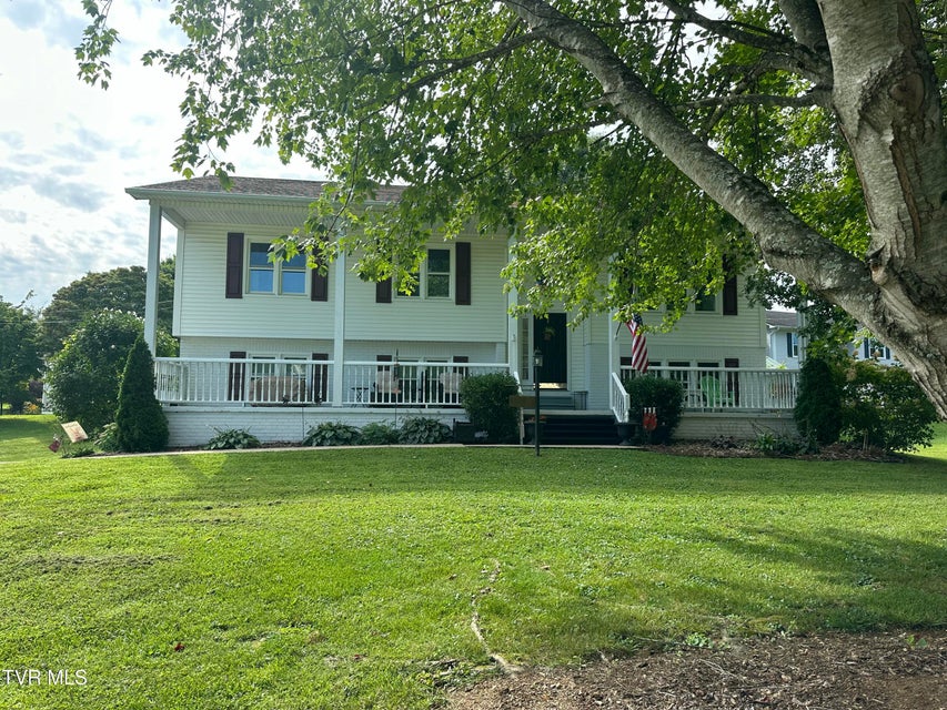 Photo #38: 1 Windsor Court