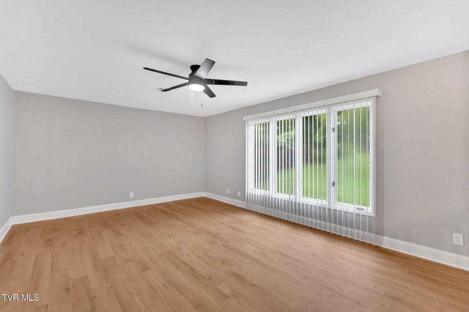 Photo #4: 213 Longview Drive