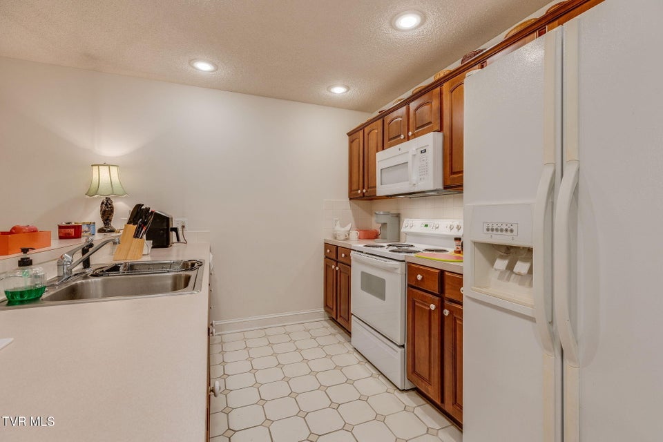 Photo #11: 4115 Thackeray Court