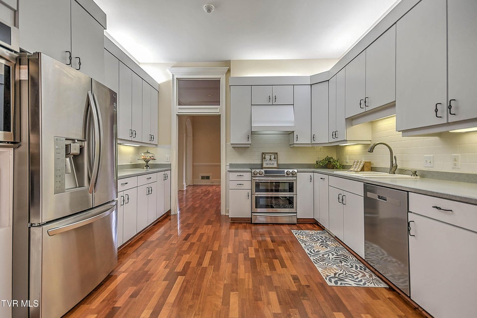 Photo #38: 208 Park Ridge Court