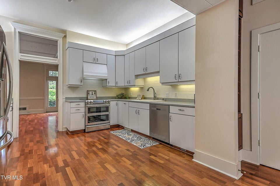 Photo #39: 208 Park Ridge Court