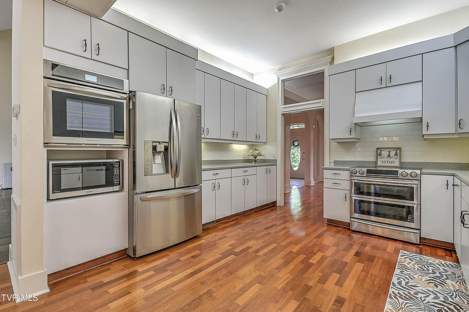 Photo #40: 208 Park Ridge Court