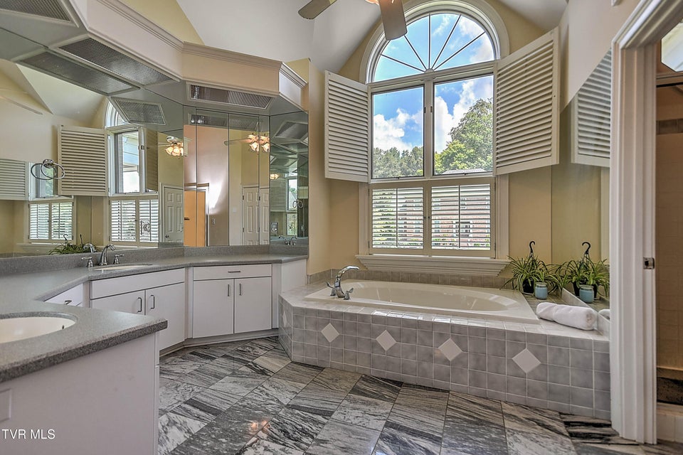 Photo #53: 208 Park Ridge Court
