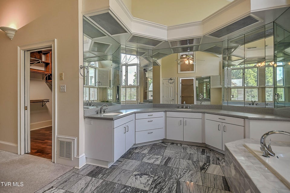 Photo #54: 208 Park Ridge Court