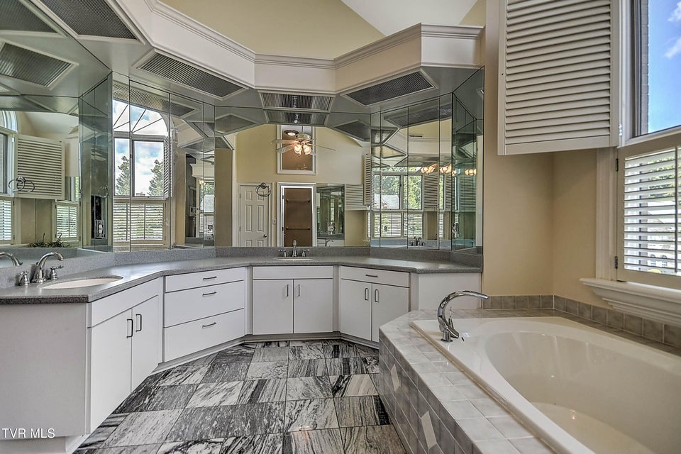Photo #55: 208 Park Ridge Court