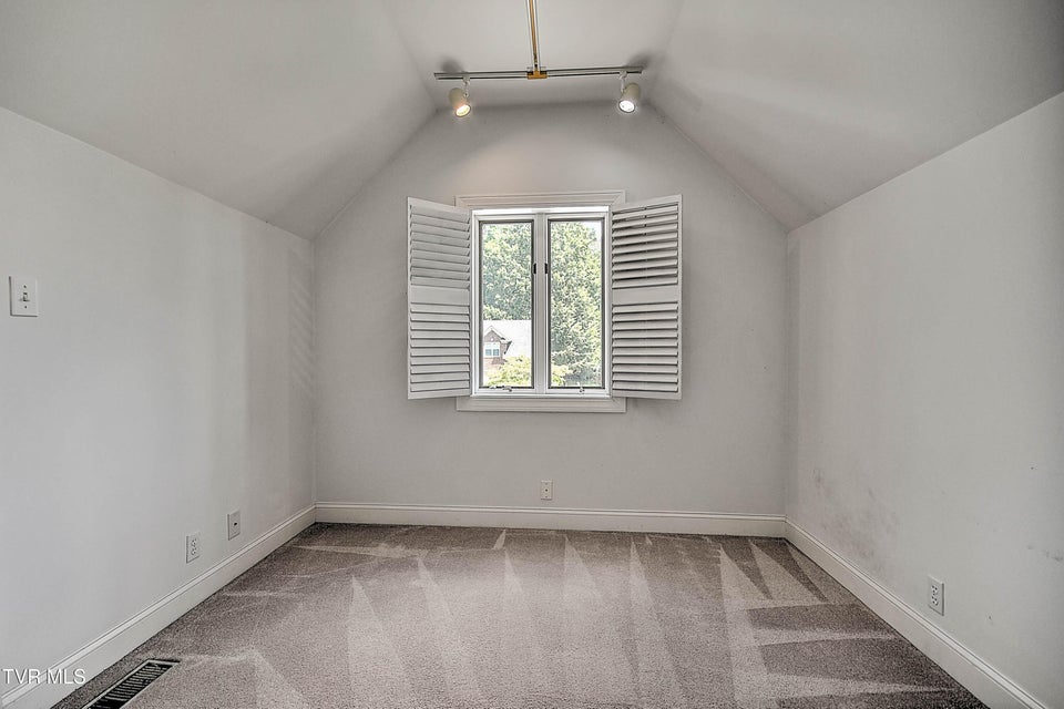 Photo #64: 208 Park Ridge Court