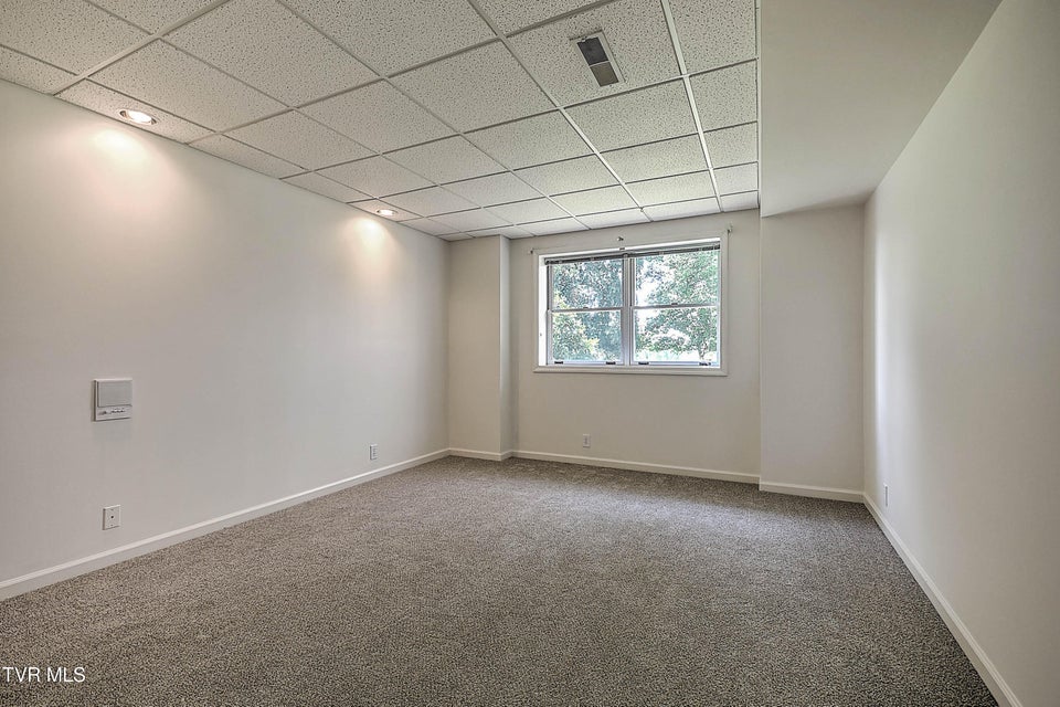 Photo #75: 208 Park Ridge Court