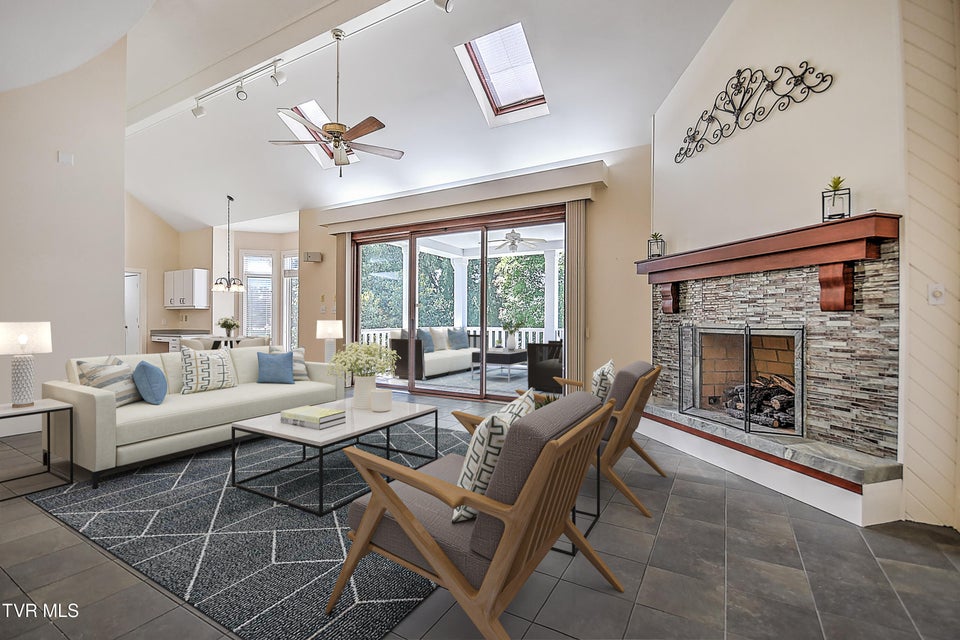 Photo #2: 208 Park Ridge Court