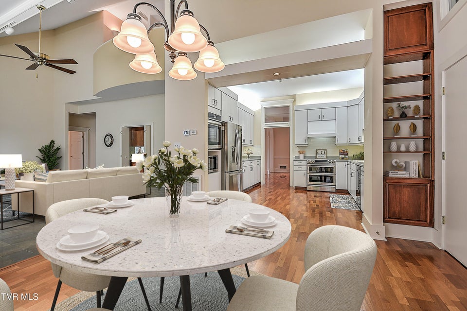 Photo #3: 208 Park Ridge Court