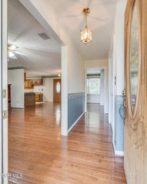 Photo #4: 909 Exeter Place
