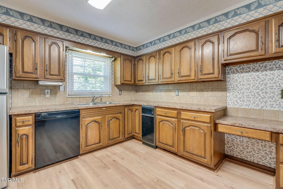 Photo #12: 909 Exeter Place