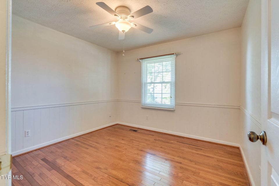Photo #22: 909 Exeter Place
