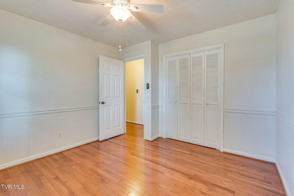 Photo #23: 909 Exeter Place