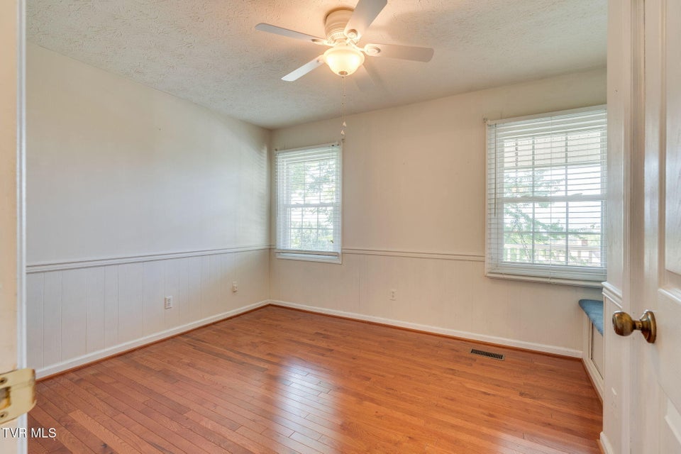 Photo #25: 909 Exeter Place
