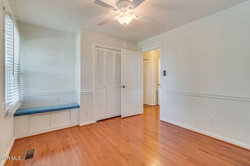 Photo #26: 909 Exeter Place