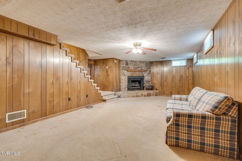 Photo #29: 909 Exeter Place