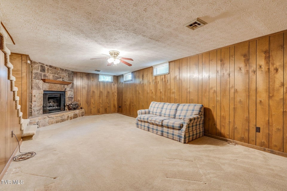 Photo #30: 909 Exeter Place