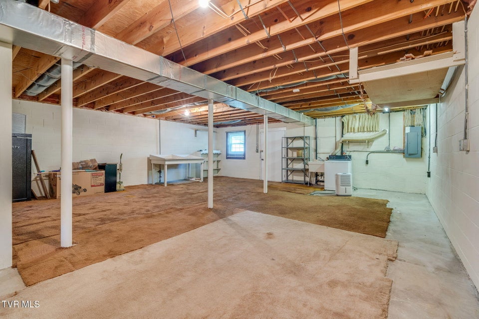 Photo #31: 909 Exeter Place