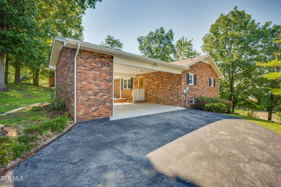 Photo #35: 909 Exeter Place