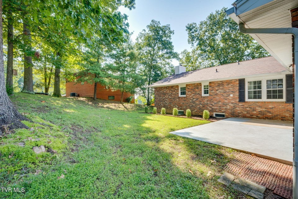 Photo #37: 909 Exeter Place