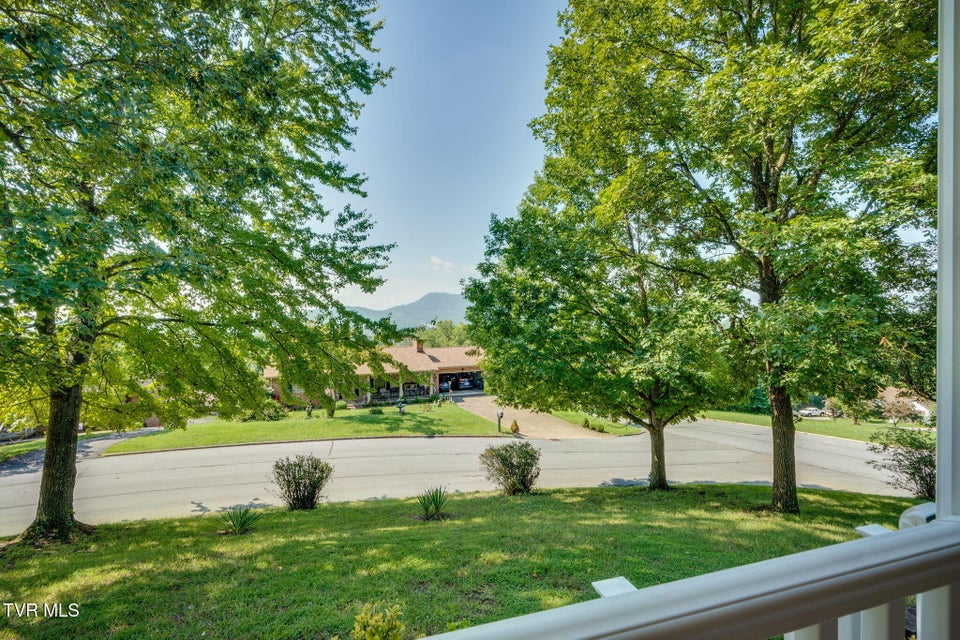 Photo #3: 909 Exeter Place
