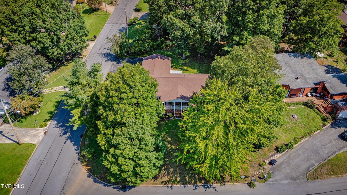Photo #41: 909 Exeter Place