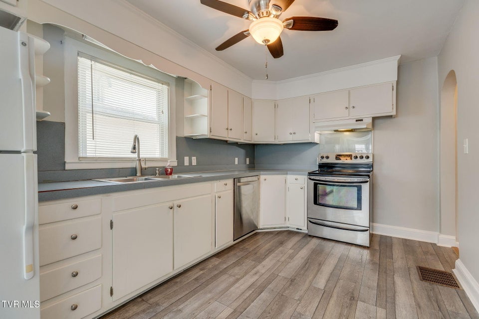 Photo #14: 1617 Barnes Street