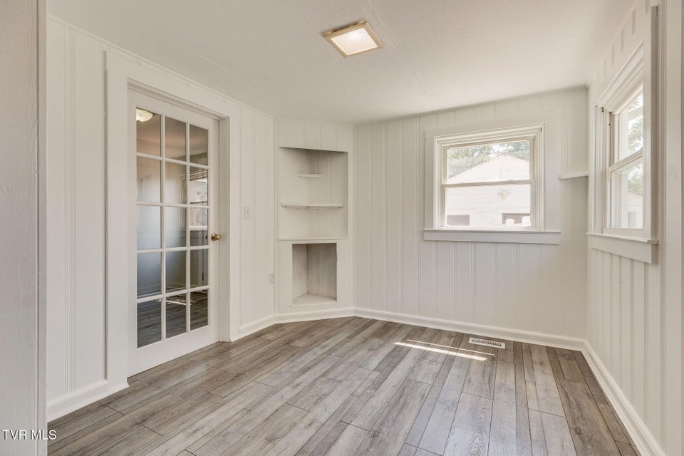 Photo #18: 1617 Barnes Street