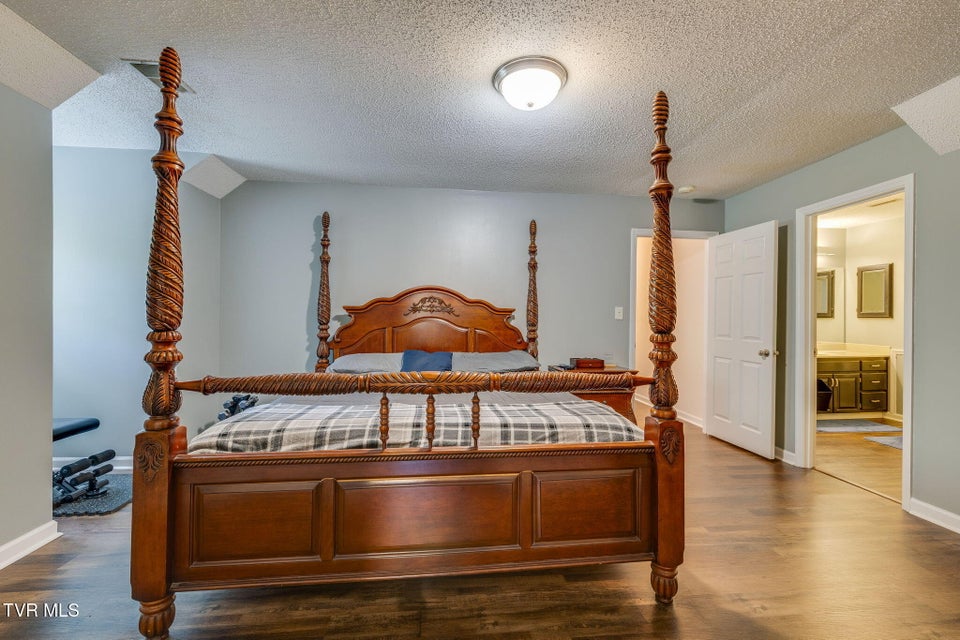 Photo #33: 10 Mcgregor Place