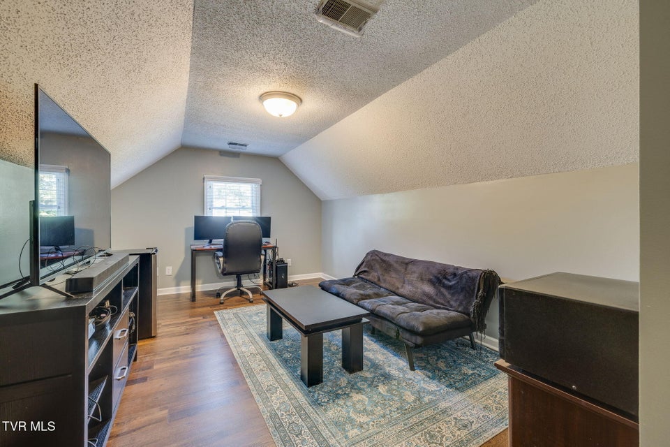 Photo #36: 10 Mcgregor Place